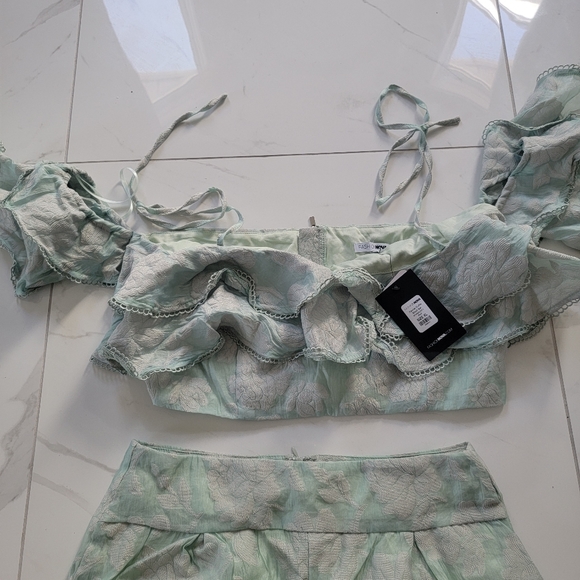 FASHION NOVA Shorts + Top set - Picture 3 of 5